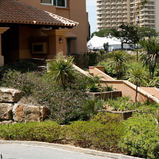 PAISAJISMO Y DISEÑO DE JARDINES DE URBANIZACIÓN ALTAMIRA EN MARBELLA, MALAGA, ESPAÑA