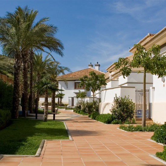 PAISAJISMO Y DISEÑO DE JARDINES DE URBANIZACIÓN COLINAS DEL GOLF EN MALAGA, ESPAÑA