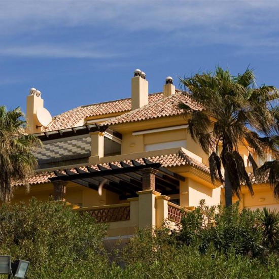 PAISAJISMO - DISEÑO DE JARDINES EN URBANIZACIÓN RIO REAL PLAYA EN MARBELLA, MÁLAGA, ESPAÑA.