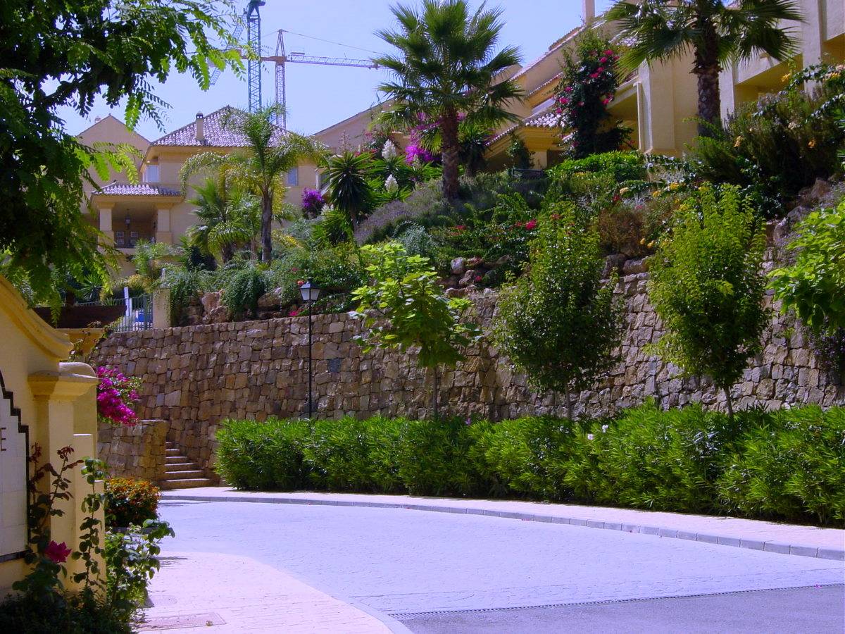 Paisajismo en Río Real Village Marbella