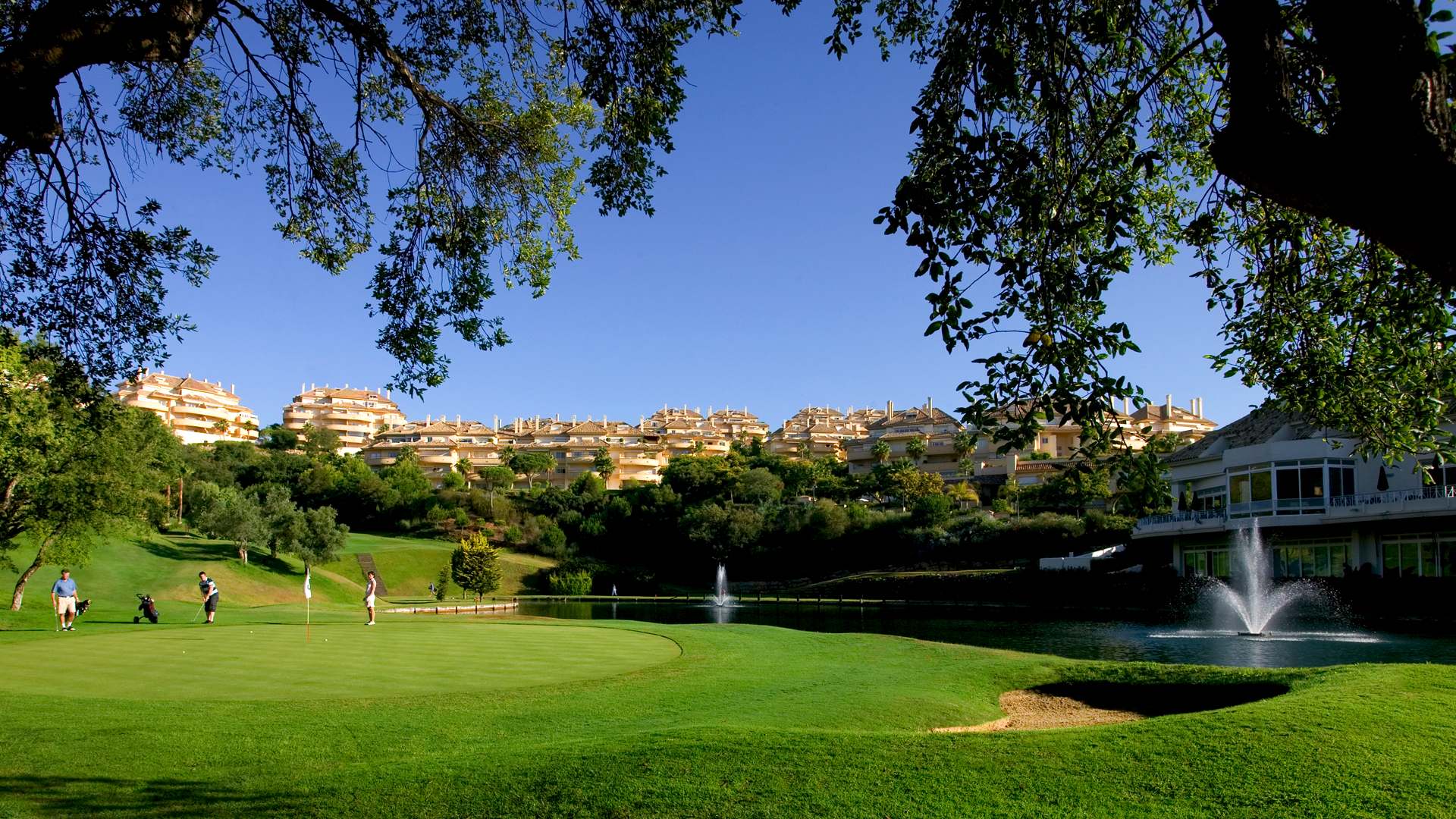 Urbanización Greenlife Village Arquitectos en Marbella, (Golf Rio Real) 4