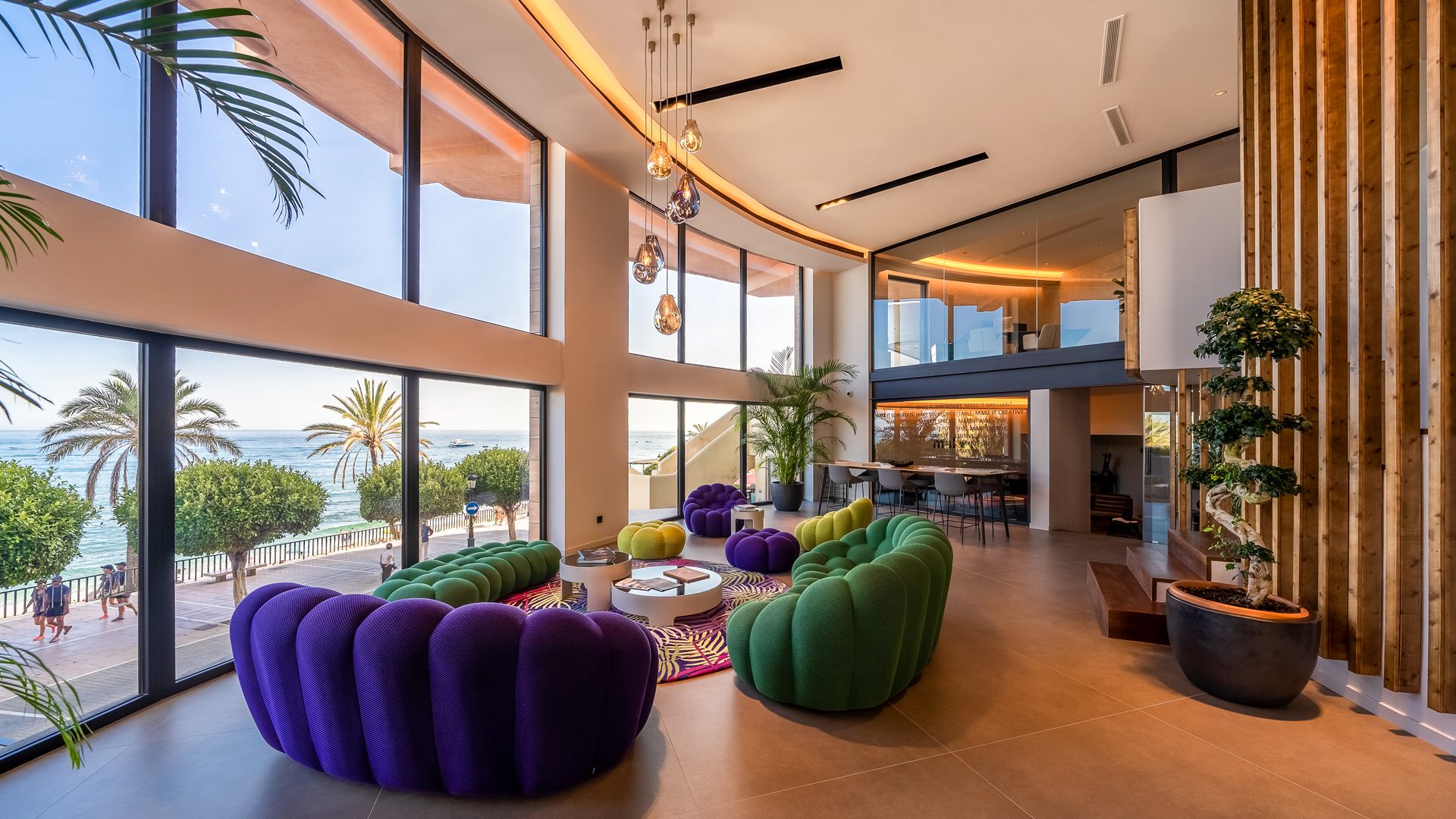 Diseño interior de oficinas Inmobiliaria NVOGA - Marbella 3