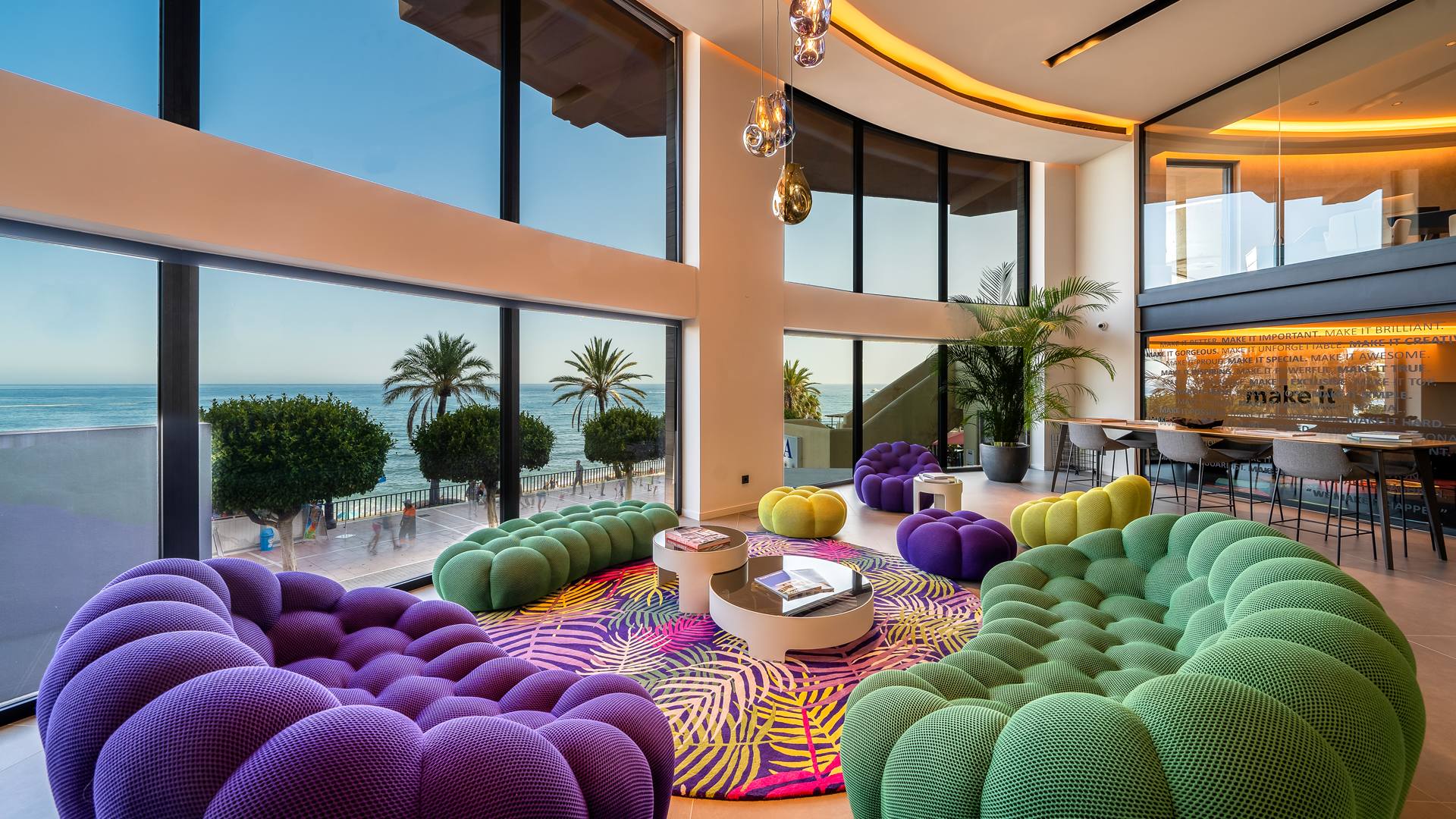 Diseño interior de oficinas Inmobiliaria NVOGA - Marbella 6